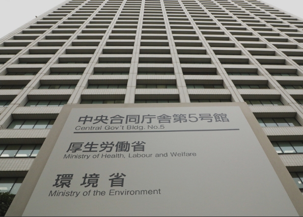 厚生劳动省研究会决定25年度引进“一部合格”护理福利士考试