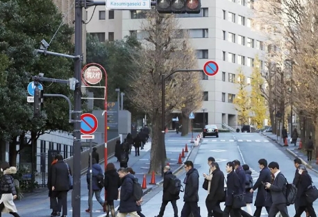 生育率暴跌后，日本打工人被企业抢着要！
