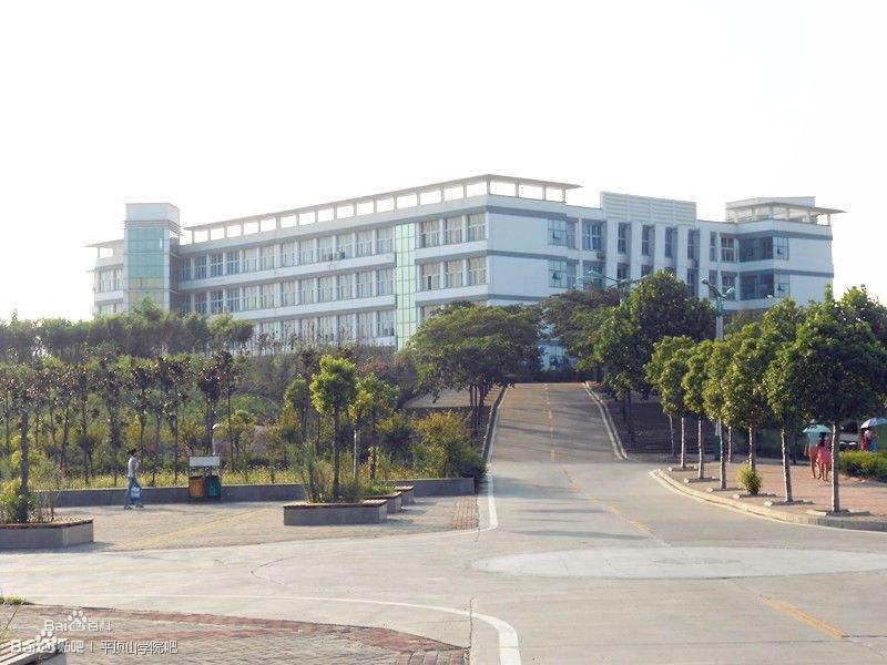 来看看哪些语言学校需要提前至少1年申请？